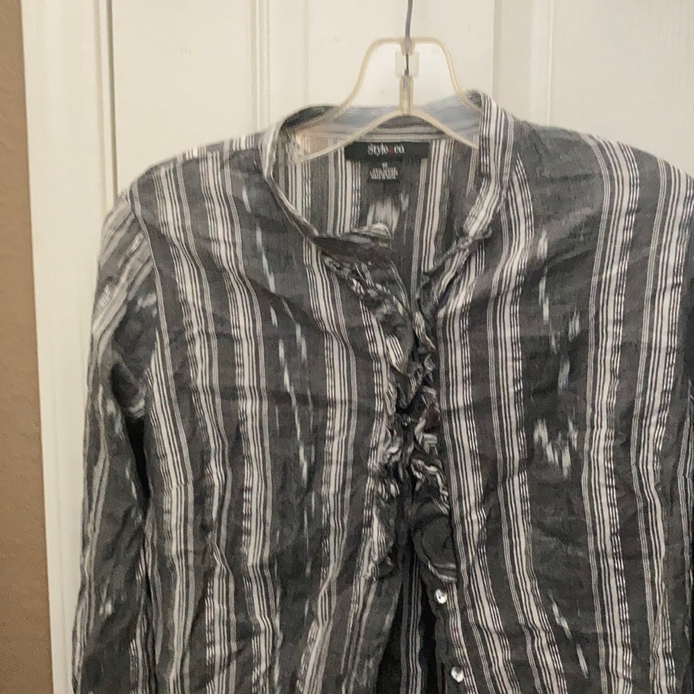 FINAL MARKDOWN Style and company ruffled front blouse 10